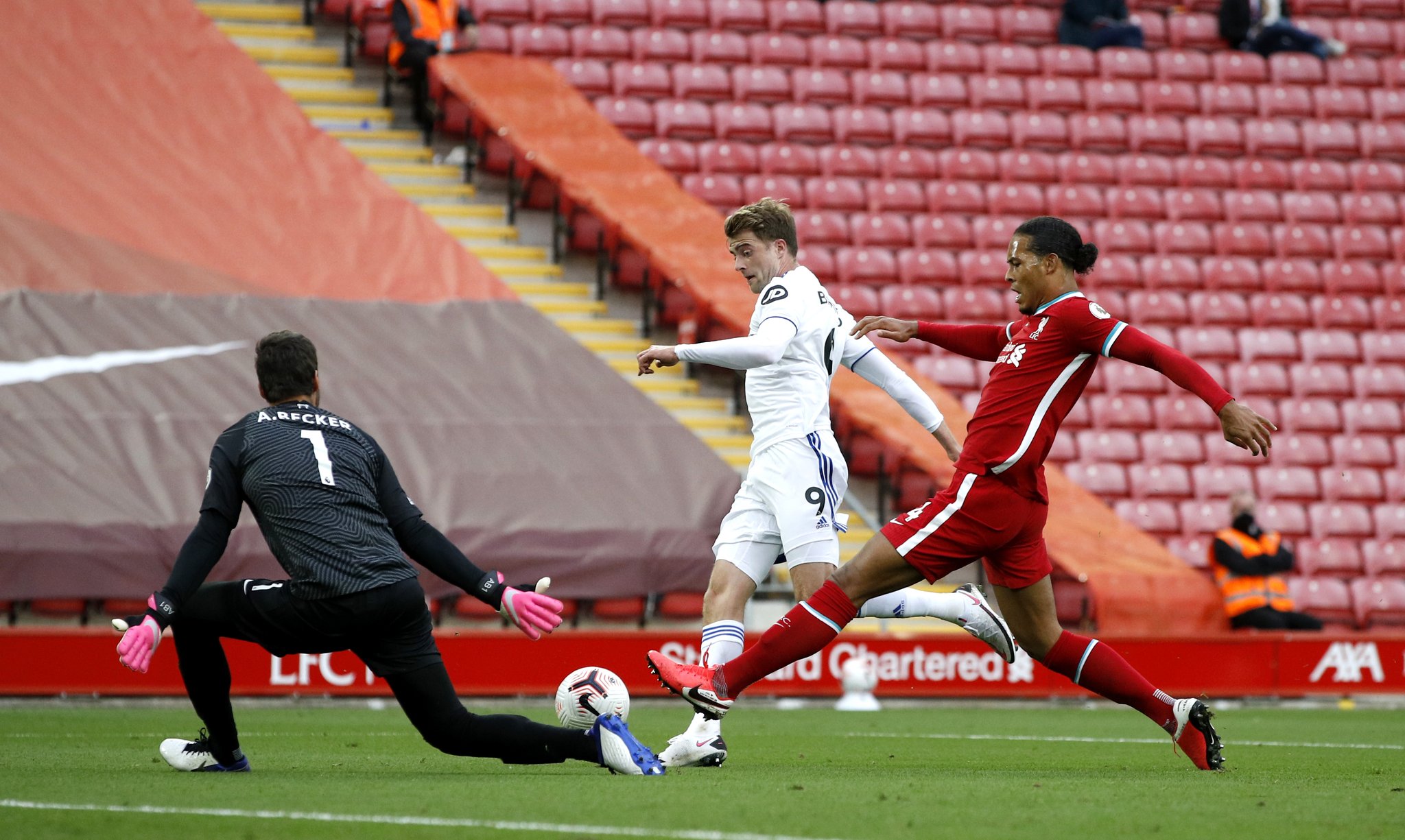 的激烈竞争 的激烈竞争